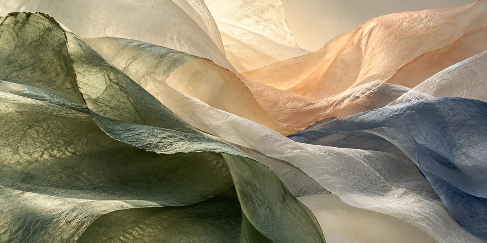 気持ちの揺れをやわらかな色で表した抽象画